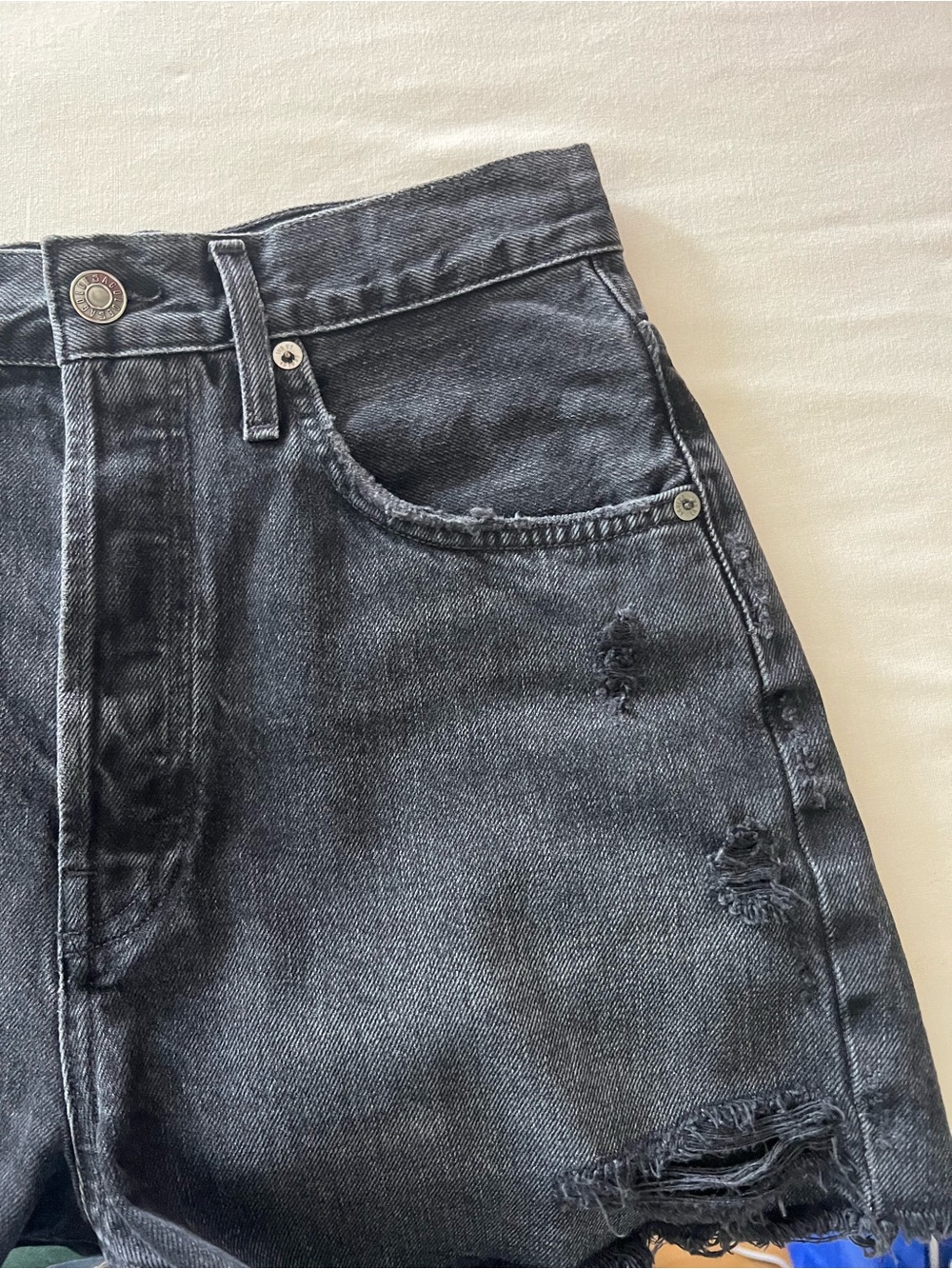 Agolde Riley Shorts in Vortex - Picture 9 of 16